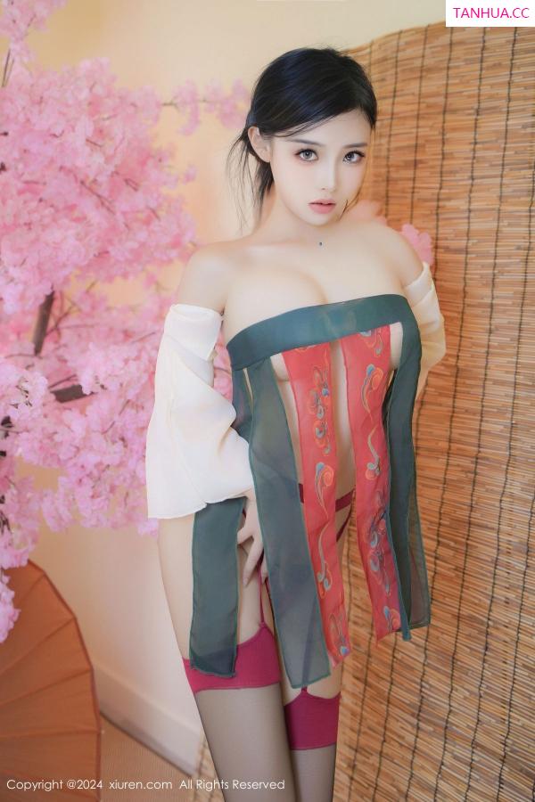   [XiuRen]高清写真图 2024.10.28 No.9351 妙可可Cheese 黑丝美腿第56张图片